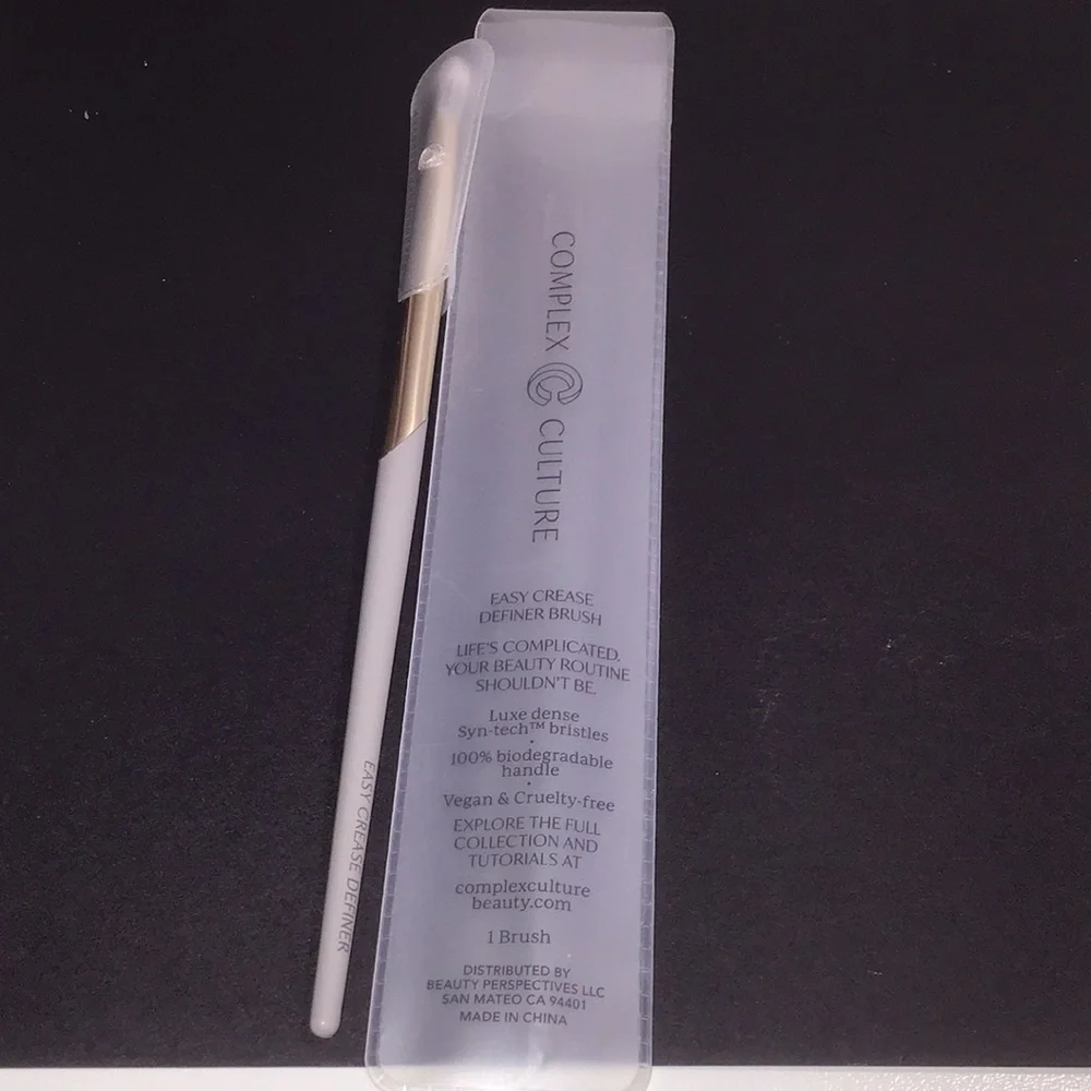 Complex Culture Easy Crease Definer Brush NEW